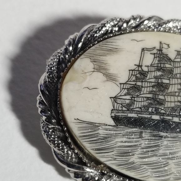 Relisted -Vintage ship brooch scrimshaw style silver tone boat nautical pin - Picture 7 of 11